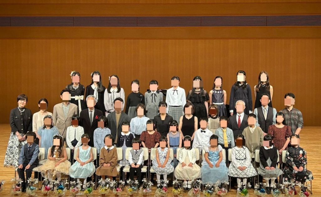ピアノ教室あんぱっその発表会の集合写真